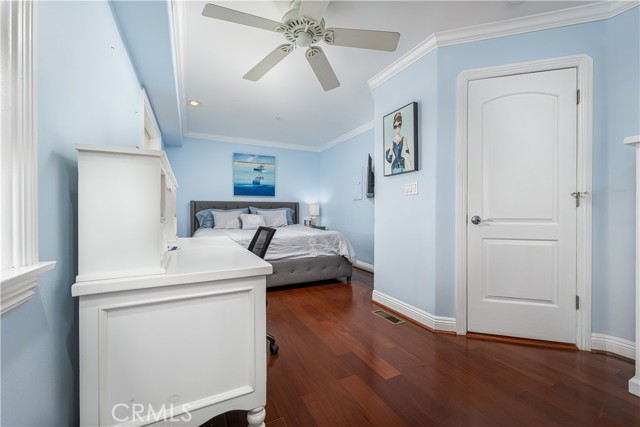 Detail Gallery Image 9 of 24 For 301 2nd, Hermosa Beach,  CA 90254 - 3 Beds | 3/1 Baths