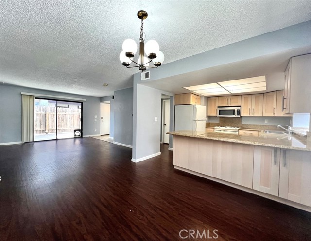 17057 S Vermont Avenue, Gardena CA: https://media.crmls.org/medias/6bb17453-5f29-4b21-ac89-4653c856691f.jpg