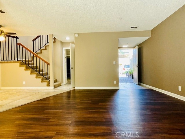 Detail Gallery Image 4 of 22 For 17181 Elm St #1,  Huntington Beach,  CA 92647 - 3 Beds | 2/1 Baths