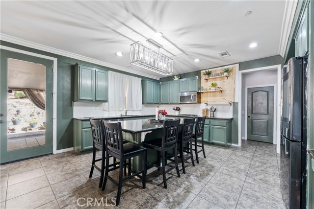 Detail Gallery Image 13 of 34 For 4803 Hawk Ridge Ave, Fontana,  CA 92336 - 4 Beds | 3/1 Baths