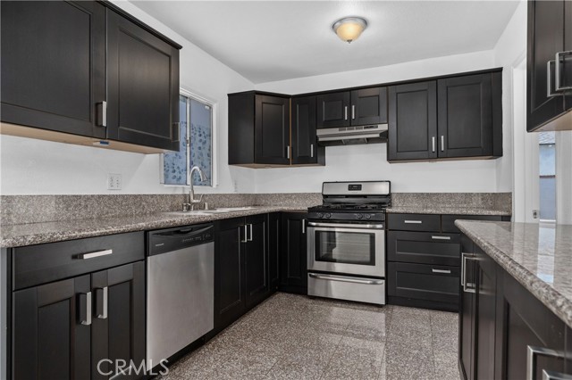 Detail Gallery Image 9 of 25 For 6228 Lemon, Long Beach,  CA 90805 - 4 Beds | 3 Baths