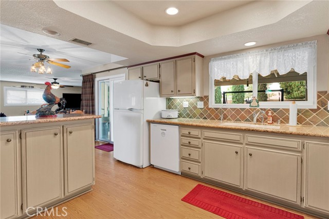 Detail Gallery Image 14 of 56 For 20115 Shoshonee, Apple Valley,  CA 92307 - 4 Beds | 2 Baths