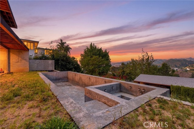 Detail Gallery Image 24 of 29 For 2453 Creston Way, Los Angeles,  CA 90068 - 5 Beds | 3/1 Baths