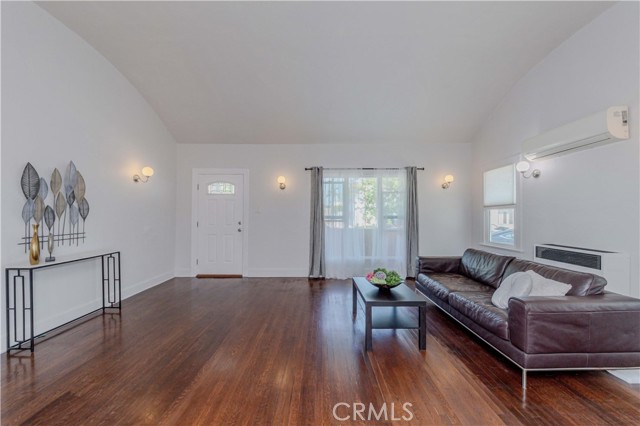 Detail Gallery Image 28 of 39 For 3015 Edgehill Dr, Los Angeles,  CA 90018 - – Beds | – Baths