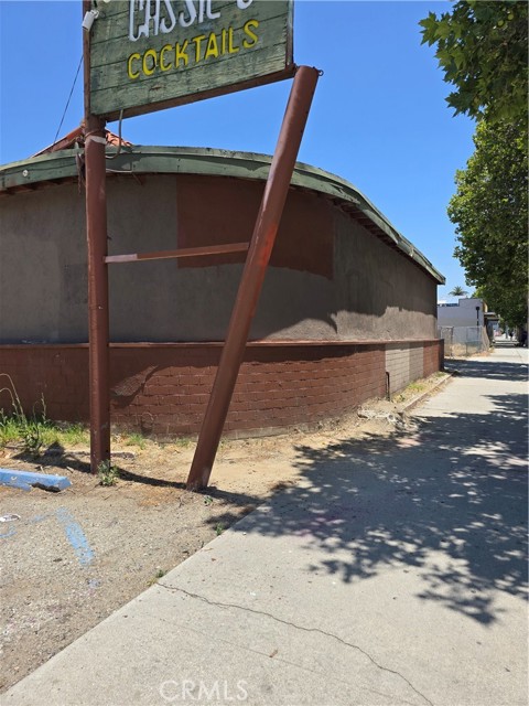 Image 16 of 47 For 855 Holt Avenue