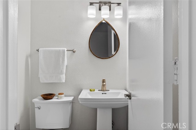 Detail Gallery Image 30 of 33 For 1074 Buckingham, Newport Beach,  CA 92660 - 2 Beds | 2/1 Baths