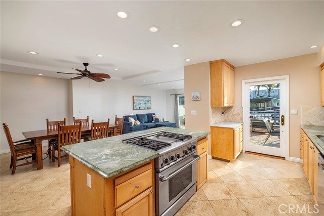 Detail Gallery Image 9 of 37 For 16755 Bay View Dr, Huntington Beach,  CA 92649 - 4 Beds | 2/1 Baths