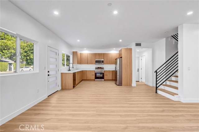 7320 Newcastle, Reseda CA: https://media.crmls.org/medias/6bb6b711-fdf5-42c3-8fa7-43ddc890ab15.jpg