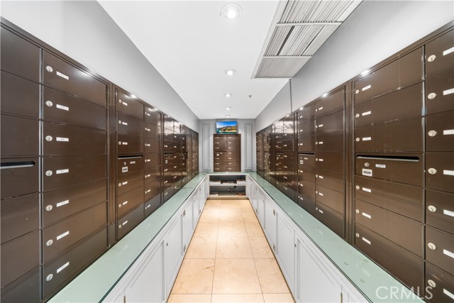 10660 Wilshire Boulevard, Los Angeles CA: https://media.crmls.org/medias/6bb6fc9b-f191-46f5-9645-80b5320c4016.jpg