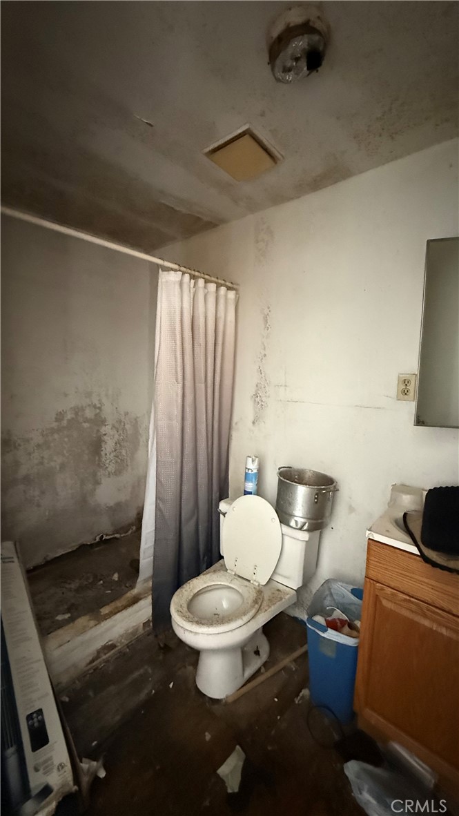 https://media.crmls.org/medias/6bb70907-81a0-40d4-82f5-b3b6ecd3657c.jpg?preset=X-Large
