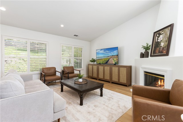 Image 4 of 38 For 16 Woodsong  