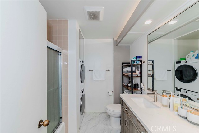 Detail Gallery Image 4 of 6 For 222 S Central Ave #320,  Los Angeles,  CA 90012 - 1 Beds | 1 Baths