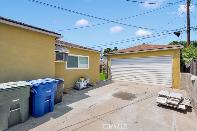 10125 Annetta Ave., South Gate CA: https://media.crmls.org/medias/6bb7d302-4d6b-4122-82cb-ece84c9000bb.jpg