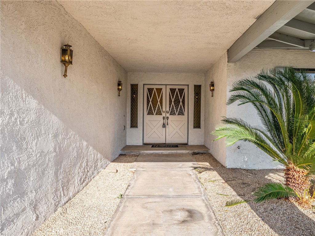 https://media.crmls.org/medias/6bb86102-3021-48be-a41e-c8bf02b572a1.jpg?preset=X-Large