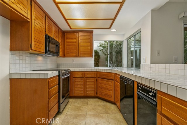 Detail Gallery Image 14 of 31 For 70 Shearwater, Newport Beach,  CA 92660 - 3 Beds | 2/1 Baths