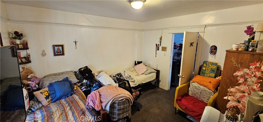 https://media.crmls.org/medias/6bb9d1f8-bfdd-4600-9920-81a90a1b1ddc.jpg?preset=X-Large