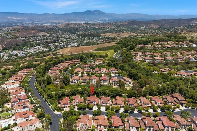 34 Tall Hedge, Irvine CA: https://media.crmls.org/medias/6bba34b2-6a80-422d-9837-5da14b15c698.jpg