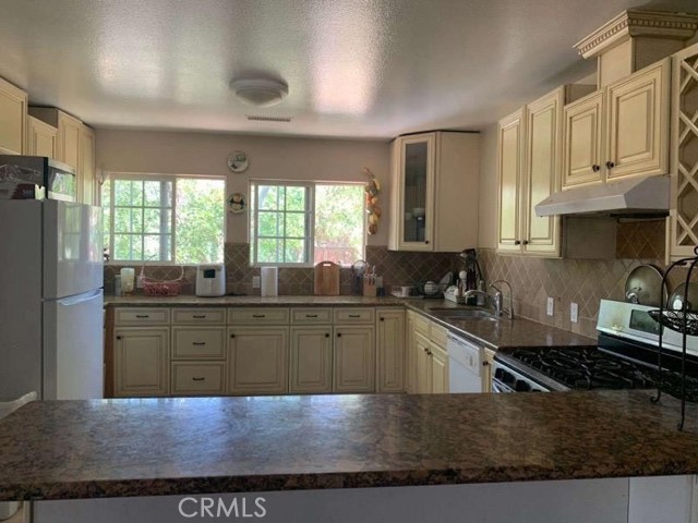 Detail Gallery Image 4 of 4 For 4043 Sierra, Norco,  CA 92860 - 5 Beds | 3 Baths