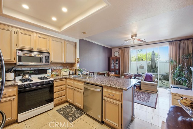 Detail Gallery Image 11 of 26 For 2131 Almeria St #102,  Corona,  CA 92879 - 3 Beds | 2/1 Baths