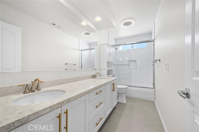 Detail Gallery Image 2 of 25 For 2525 Orange Ave #C,  Costa Mesa,  CA 92627 - 3 Beds | 2/1 Baths