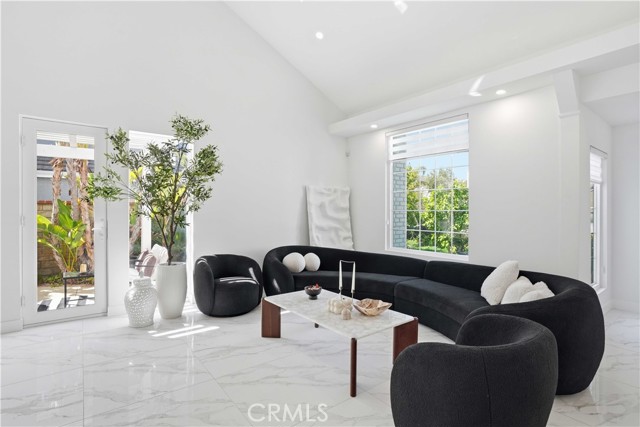 Detail Gallery Image 4 of 56 For 7600 Southby, West Hills,  CA 91304 - 5 Beds | 5 Baths