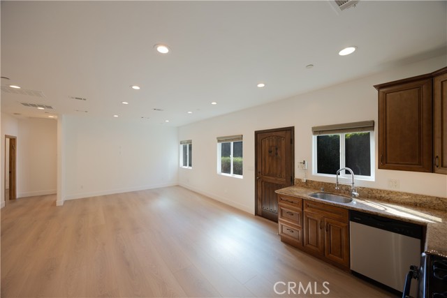 Detail Gallery Image 7 of 27 For 19617 Oxnard St, Tarzana,  CA 91356 - 3 Beds | 2 Baths