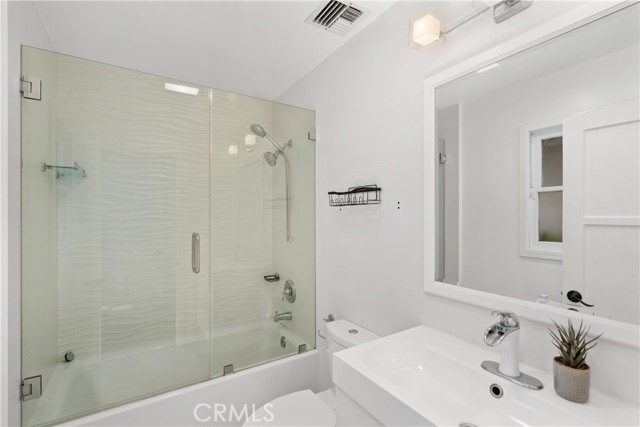 Detail Gallery Image 12 of 28 For 13437 Mccormick St, Sherman Oaks,  CA 91401 - 3 Beds | 2 Baths