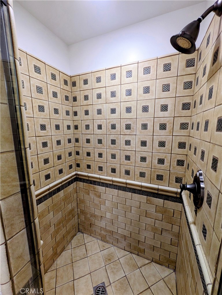 https://media.crmls.org/medias/6bbd6859-0bf1-4a81-aeaa-9f1211a91d86.jpg?preset=X-Large
