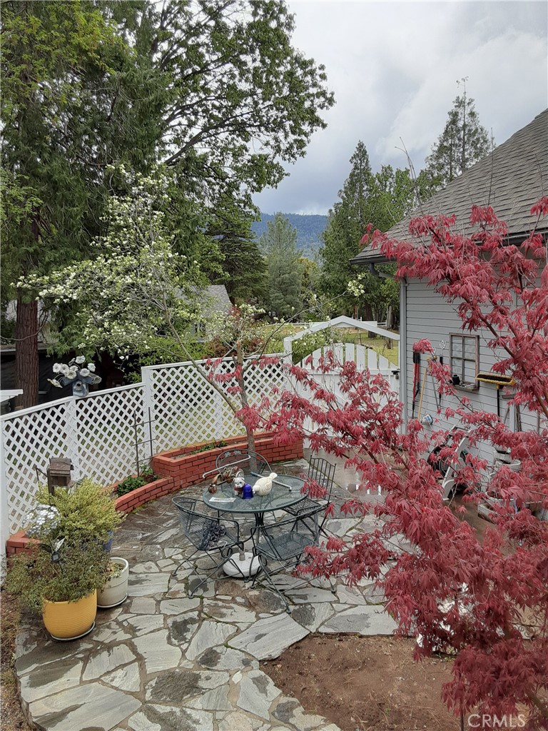 https://media.crmls.org/medias/6bbe82c4-c1dc-4428-803f-aff082fd9d72.jpg?preset=X-Large