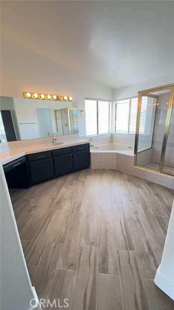22547 Cascade, Canyon Lake CA: https://media.crmls.org/medias/6bbfb892-384d-45e0-a72d-538740ef8873.jpg