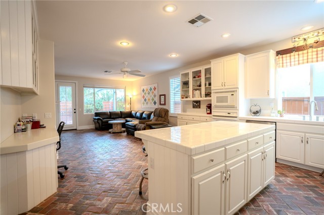 Detail Gallery Image 6 of 23 For 41950 Delmonte, Temecula,  CA 92591 - 2 Beds | 2 Baths