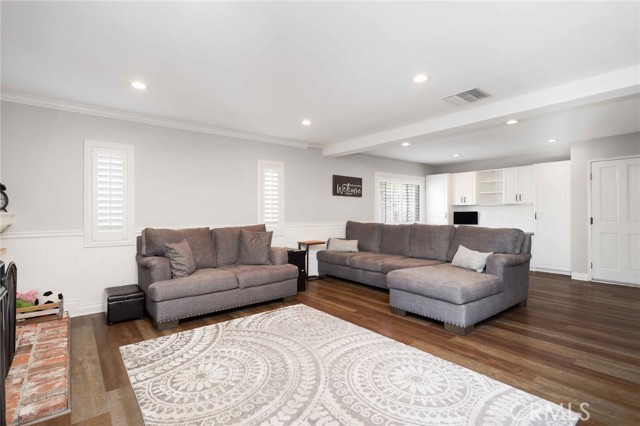 Detail Gallery Image 14 of 39 For 28375 Patricia Hill, Canyon Country,  CA 91387 - 5 Beds | 2/1 Baths