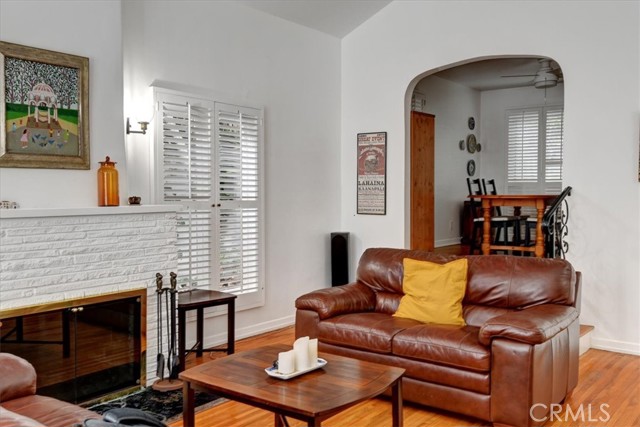 4221 Hazel Kirk Drive, Los Angeles CA: https://media.crmls.org/medias/6bc085fd-b5a3-49be-9179-aa4a07877689.jpg