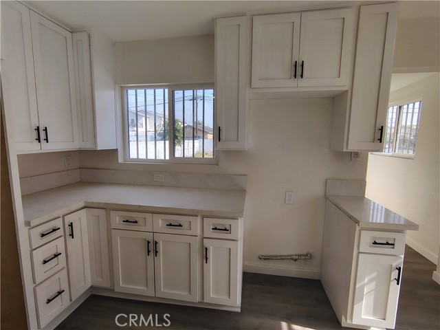 Detail Gallery Image 9 of 29 For 231 E Century, Los Angeles,  CA 90003 - 2 Beds | 1/1 Baths