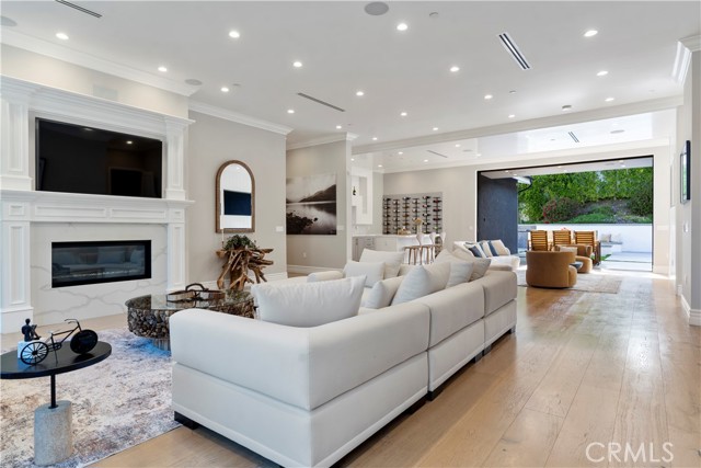 4635 Brewster Drive, Tarzana CA: https://media.crmls.org/medias/6bc1b770-e7d3-4e53-97b9-c18a69ca1ad5.jpg