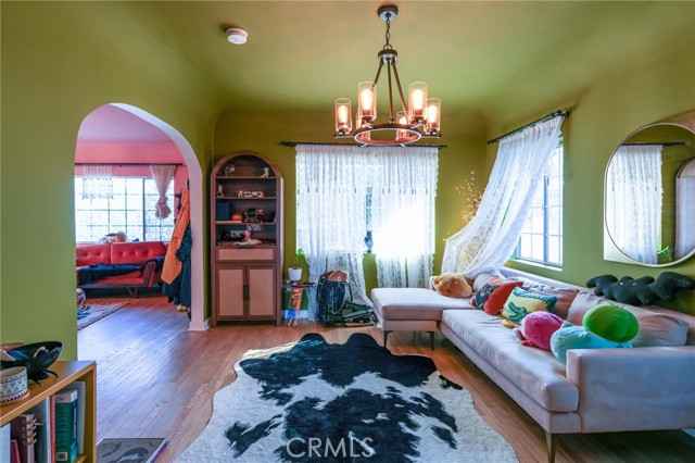 Image 9 of 71 For 1361 Armadale Avenue