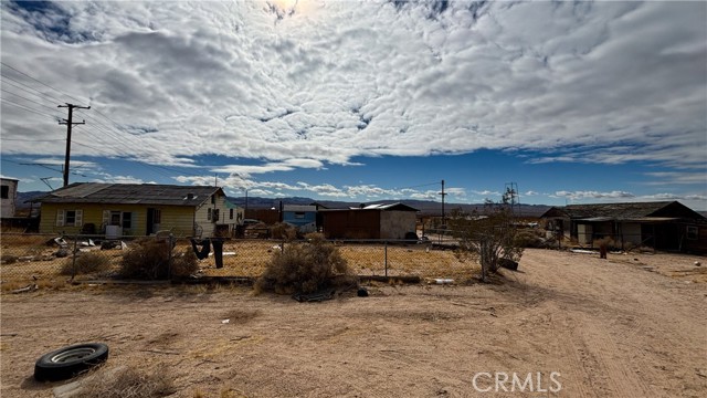 733 Ranch Rd (NEAR) Road, Yermo CA: https://media.crmls.org/medias/6bc25488-b9b5-4f3f-b65d-5ed7b4b95f69.jpg