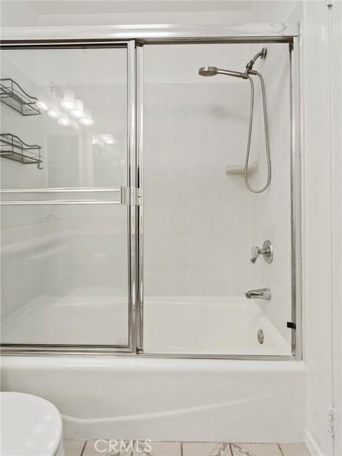 Detail Gallery Image 26 of 38 For 1706 Grismer Ave #211,  Burbank,  CA 91504 - 2 Beds | 3 Baths