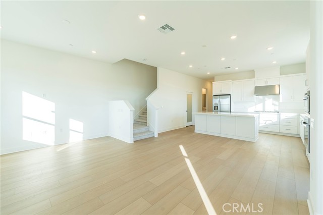 Detail Gallery Image 8 of 43 For 253 Westdale, Irvine,  CA 92618 - 4 Beds | 2/1 Baths