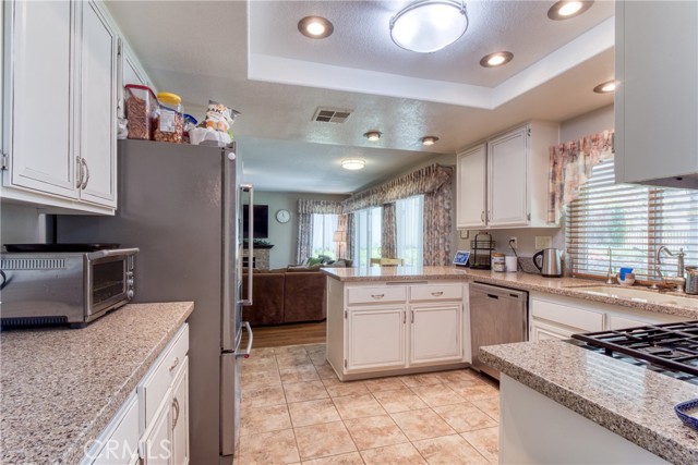 Detail Gallery Image 7 of 30 For 23903 Creekwood Dr, Moreno Valley,  CA 92557 - 4 Beds | 2/1 Baths
