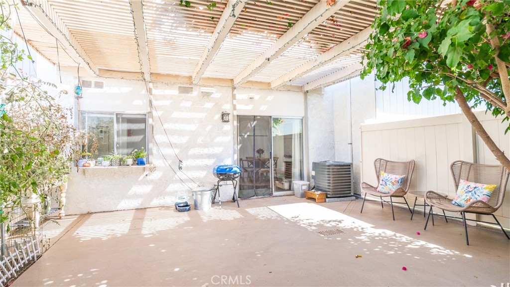 https://media.crmls.org/medias/6bc4be95-2290-4926-837b-6b212885736a.jpg?preset=X-Large