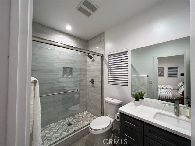 Detail Gallery Image 10 of 35 For 22050 Hart St, Canoga Park,  CA 91303 - 3 Beds | 3 Baths