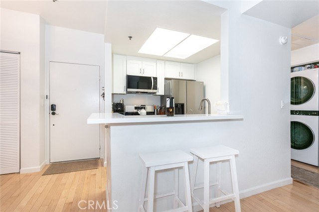 Detail Gallery Image 6 of 26 For 19350 Sherman #124,  Reseda,  CA 91335 - 1 Beds | 1 Baths