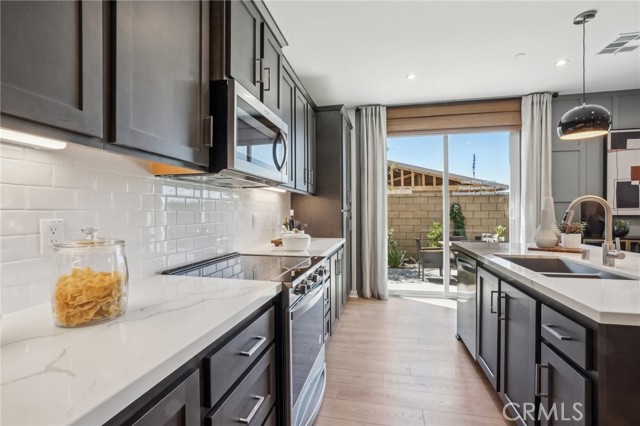 Detail Gallery Image 11 of 32 For 6346 Moonfire Ln, Fontana,  CA 92336 - 4 Beds | 2/1 Baths
