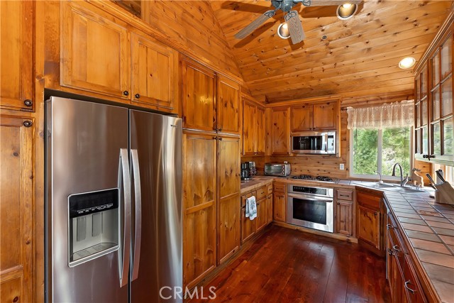 Detail Gallery Image 15 of 75 For 175 N Trails End Rd, Green Valley Lake,  CA 92341 - 5 Beds | 2 Baths
