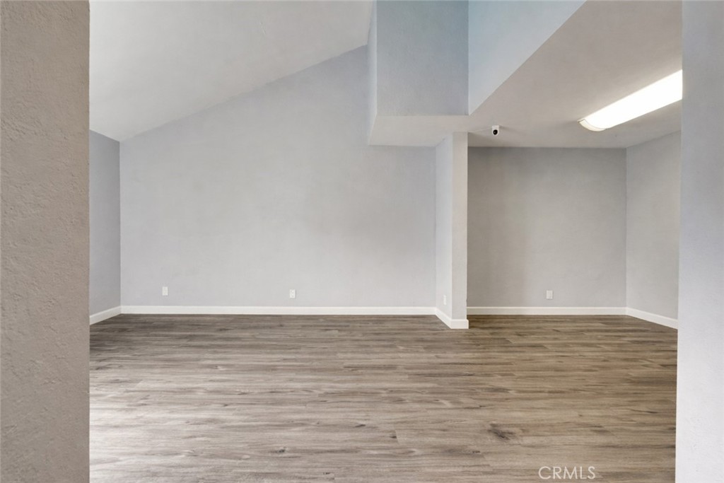 https://media.crmls.org/medias/6bc620b3-23e8-45d7-836c-ac16edea1a7a.jpg?preset=X-Large