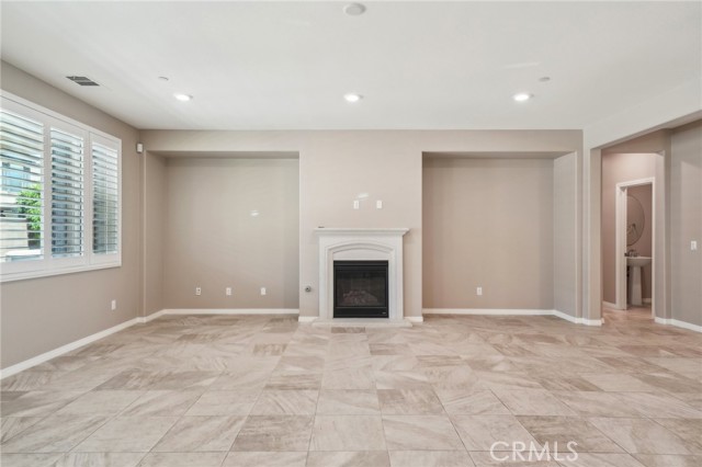 Detail Gallery Image 6 of 40 For 6125 Coopers Hawk Dr, Jurupa Valley,  CA 91752 - 5 Beds | 3/1 Baths