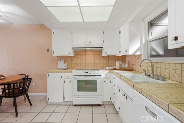 Detail Gallery Image 12 of 27 For 1142 N Gem St, Tulare,  CA 93274 - 2 Beds | 1 Baths