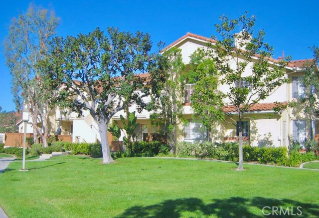 203 Alicante Aisle 221 Irvine, California Charming end unit condominium with park view located in the beautiful community in West Park. This unit features one bedroom plus a large loft perfect for a 2nd bedroom/study room/home office. This floorpan is light & bright throughout and has a large living room with high vaulted ceiling. Lots storage space in kitchen. The master bedroom has a walk-in closet. It comes with an assigned covered parking #221 plus plenty of guest parkings in front of the condo. Community has lots of amenities including pool, spa, basketball court, and close to walking/biking trail. It's close to UCI, Uni High and Fwy 405. Also conveniently located near the City Hall, Diamond Jamboree, Spectrum and The District shopping center. Come and see what this unit has to offer.