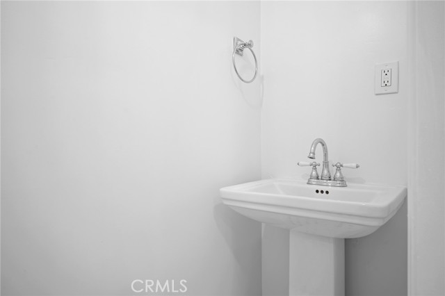 Detail Gallery Image 15 of 30 For 6637 Capps, Reseda,  CA 91335 - 3 Beds | 2/1 Baths